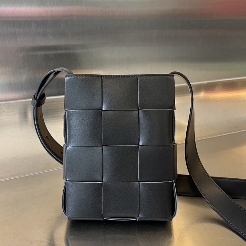 Bottega Veneta 729298 18x13.5x4.5