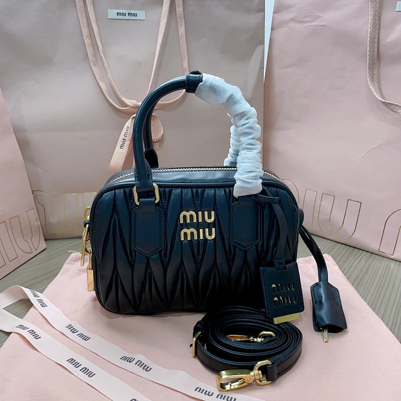 MiuMiu Too Pretty Matelasse MiuWander 19X13X6CM