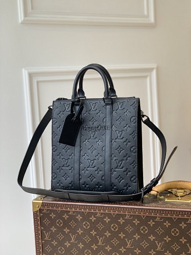 Louis Vuitton Sac Plat Cross Sac Plat Taurillon 26.0 X 28.5 X 6.0