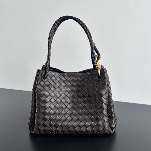 BV Intrecciato Mini BV Knot Size 30X26X20cm