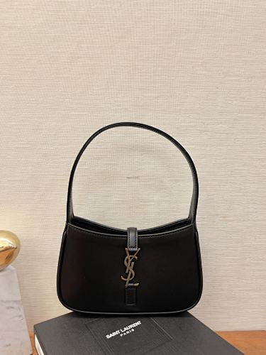 Le5A7 Bag 𝙢𝙞𝙣𝙞 + Logo