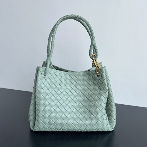 BV Intrecciato Mini BV Knot Size 30X26X20cm
