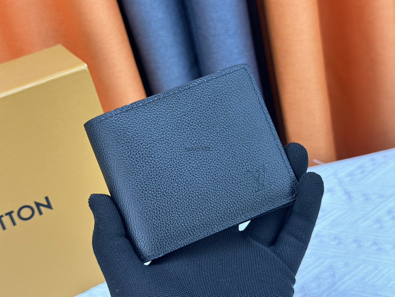 Louis Vuitton Multiple Taurillon 11.5 X 9 X 1.5 3 2