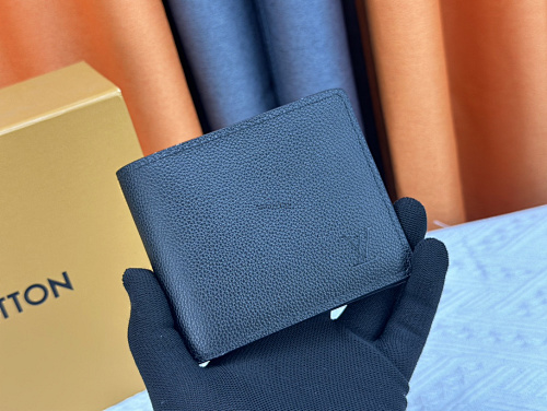 Louis Vuitton Multiple Taurillon 11.5 X 9 X 1.5 3 2