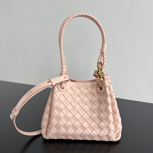 BV Intrecciato Mini BV Knot Size 21X17X16.5cm