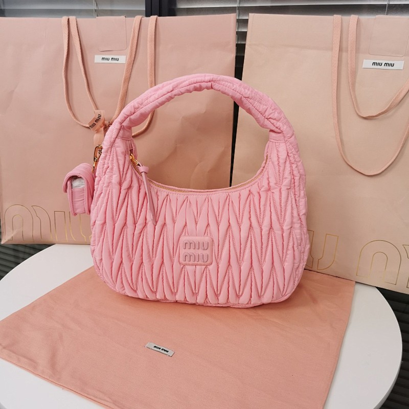 MiuMiu MiuWander Matelasse Airpods 6 28X14X9