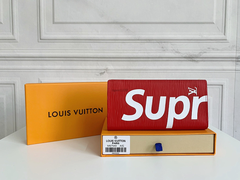 Supreme Zippy Organizer M67540
