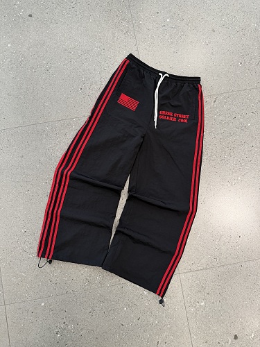 27Woven Flag-print Trousers