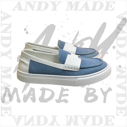 Leisure And Happiness Stepping On Shoes With One FootItem ID