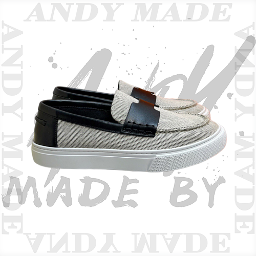 Leisure And Happiness Stepping On Shoes With One FootItem ID