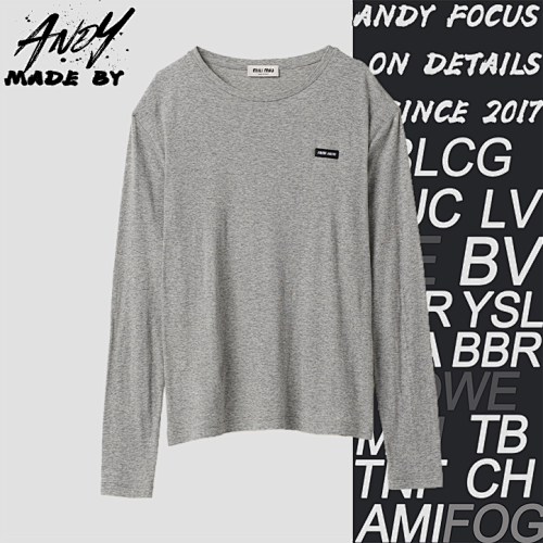 Gray Long-sleeved T-shirt With A Chin