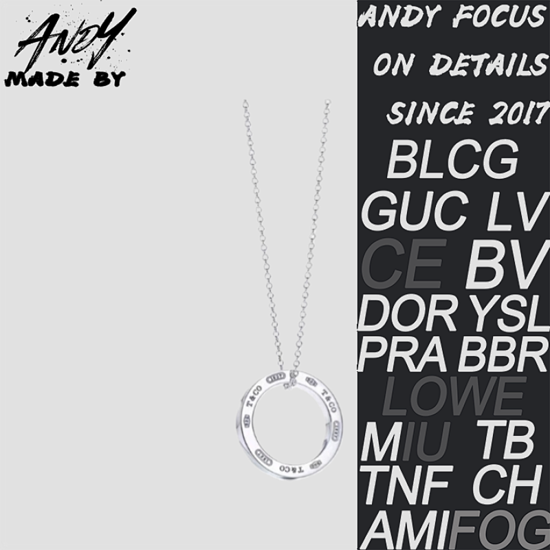 T Brand Circular Clavicle Necklace