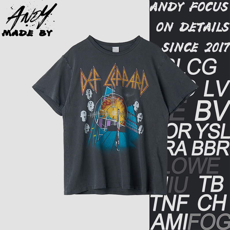 Crowd-Gazing Printed Short Sleeve