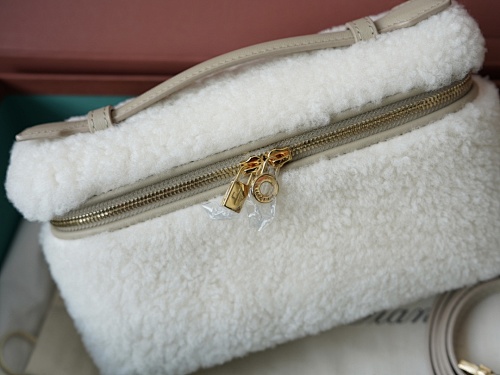 Extra Pocket Clutch