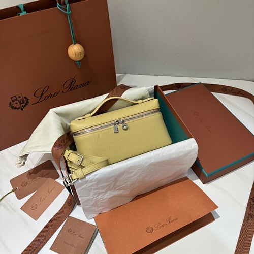𝐋𝐨𝐫𝐨 𝐏𝐢𝐚𝐧 Extra Pocket Series Tote Crossbody Bag