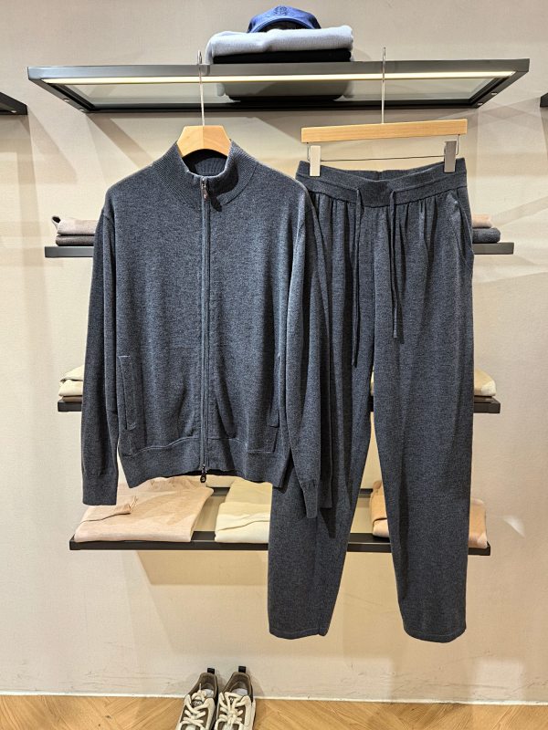 LP's Latest Spring Summer Slim-fit Suit Combines Fashion Leisure And Comfort. Made With Si