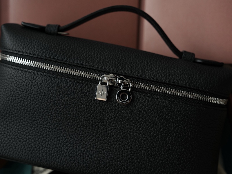 Extra Pocket Clutch