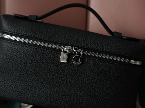 Extra Pocket Clutch