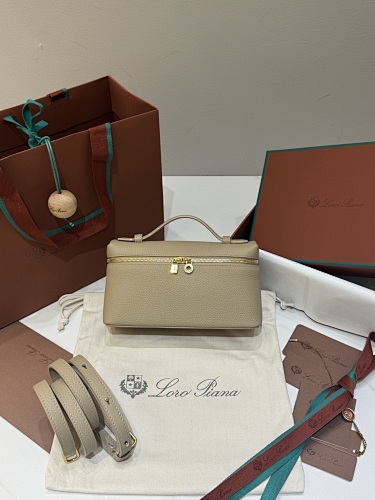 𝐋𝐨𝐫𝐨 𝐏𝐢𝐚𝐧 Extra Pocket Series Tote Crossbody Bag
