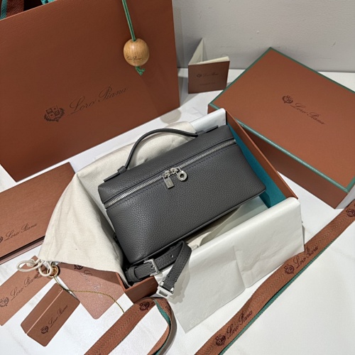 𝐋𝐨𝐫𝐨 𝐏𝐢𝐚𝐧 Extra Pocket Series Tote Crossbody Bag