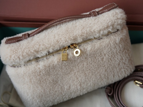 Extra Pocket Clutch