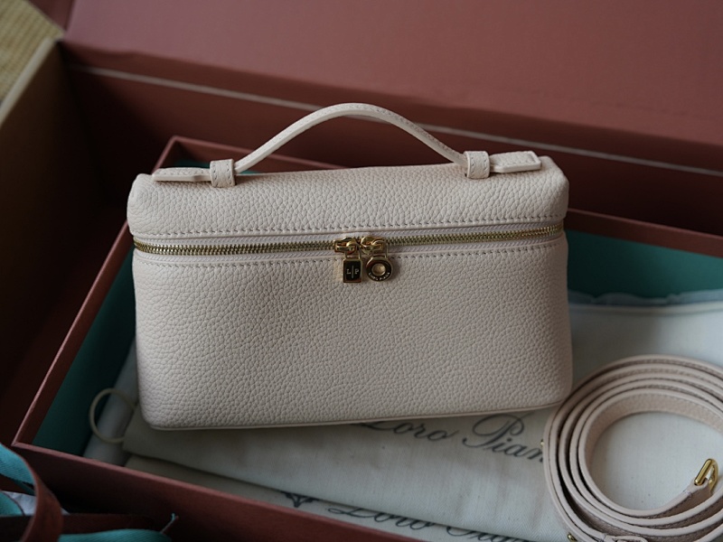 Extra Pocket Clutch
