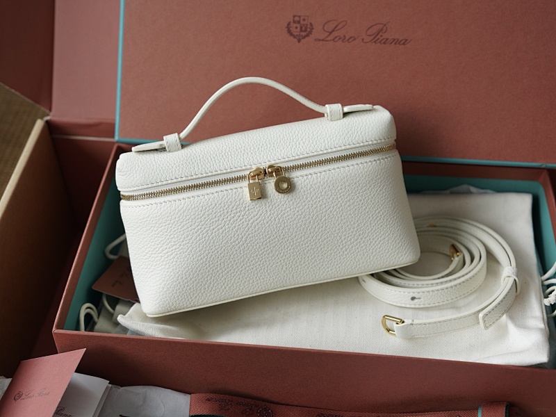 Extra Pocket Clutch