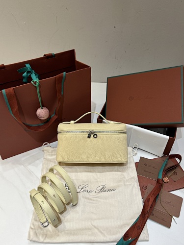 𝐋𝐨𝐫𝐨 𝐏𝐢𝐚𝐧 Extra Pocket Series Tote Crossbody Bag