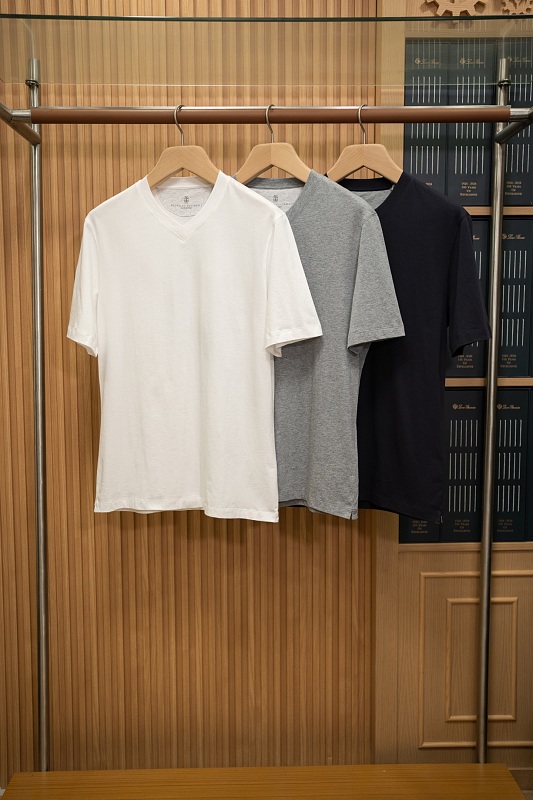 V-neck T-shirt