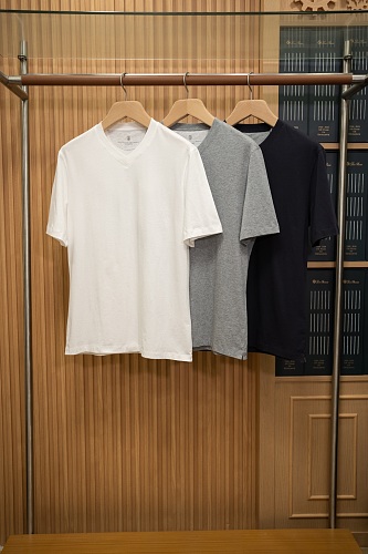 V-neck T-shirt