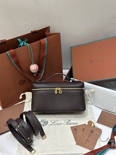 𝐋𝐨𝐫𝐨 𝐏𝐢𝐚𝐧 Extra Pocket Series Tote Crossbody Bag
