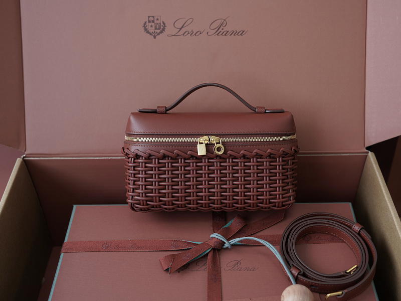 Extra Pocket Clutch