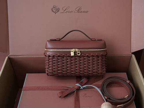 Extra Pocket Clutch