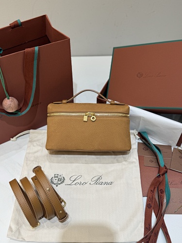 𝐋𝐨𝐫𝐨 𝐏𝐢𝐚𝐧 Extra Pocket Series Tote Crossbody Bag