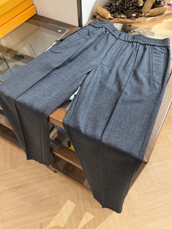Z's Classic Wool Casual Pants A Wardrobe Essential For Men. The Fabric Offers Subtle Stret