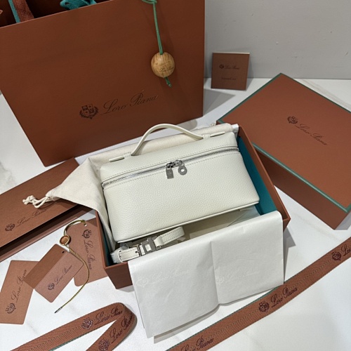 𝐋𝐨𝐫𝐨 𝐏𝐢𝐚𝐧 Extra Pocket Series Tote Crossbody Bag