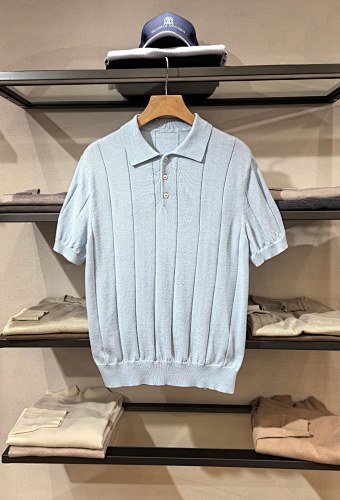 KT's New Short-sleeved Polo Shirt Features A Refreshing Look. Made Of A Tencel Wool Blend