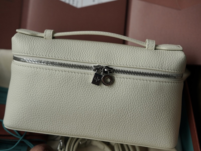 Extra Pocket Clutch