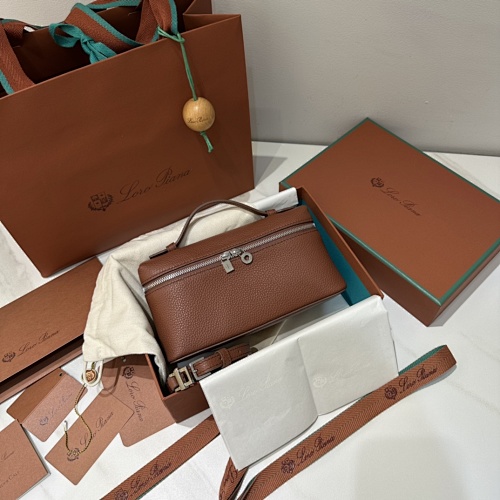 𝐋𝐨𝐫𝐨 𝐏𝐢𝐚𝐧 Extra Pocket Series Tote Crossbody Bag