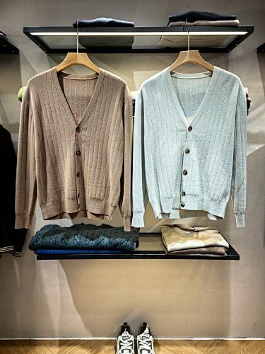 LP's Latest Button Cashmere Cardigan A Unisex Series Features Widened Vertical Ribbed Patt