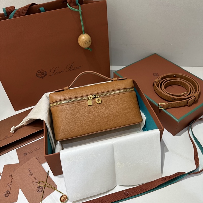 𝐋𝐨𝐫𝐨 𝐏𝐢𝐚𝐧 Extra Pocket Series Tote Crossbody Bag