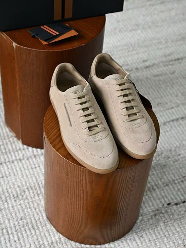 Minimalist Men S Sneakers Crafted From Soft Premium Suede Featuring A Refined Silhouette A