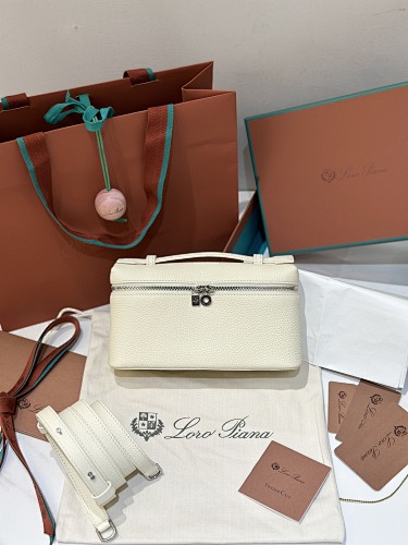 𝐋𝐨𝐫𝐨 𝐏𝐢𝐚𝐧 Extra Pocket Series Tote Crossbody Bag
