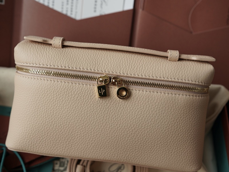 Extra Pocket Clutch