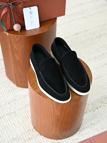 Summer Walk Воплощает Непринуждённую Лёгкость В Каждом Шаге