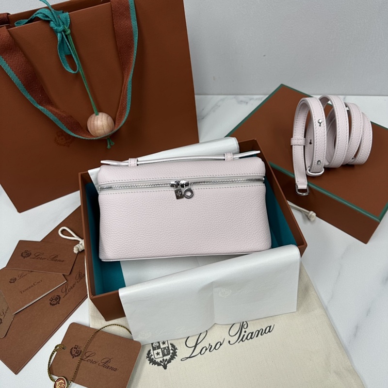 𝐋𝐨𝐫𝐨 𝐏𝐢𝐚𝐧 Extra Pocket Series Tote Crossbody Bag