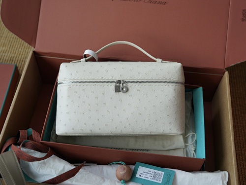 Extra Pocket Clutch