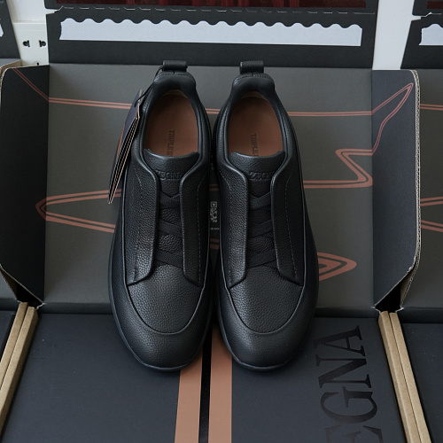SO Black Lychee Patterned Cowhide