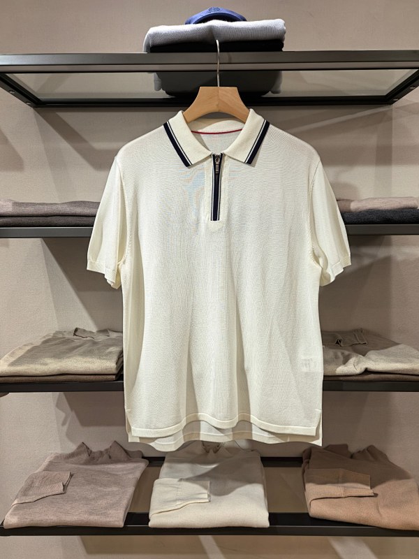 LP's New Short-sleeved Polo Shirt Made Of Silk And Lyocell Is Cool And Comfortable. It Fea
