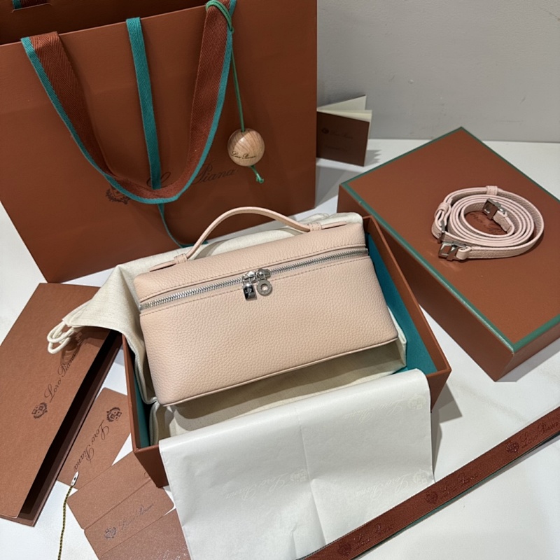 𝐋𝐨𝐫𝐨 𝐏𝐢𝐚𝐧 Extra Pocket Series Tote Crossbody Bag